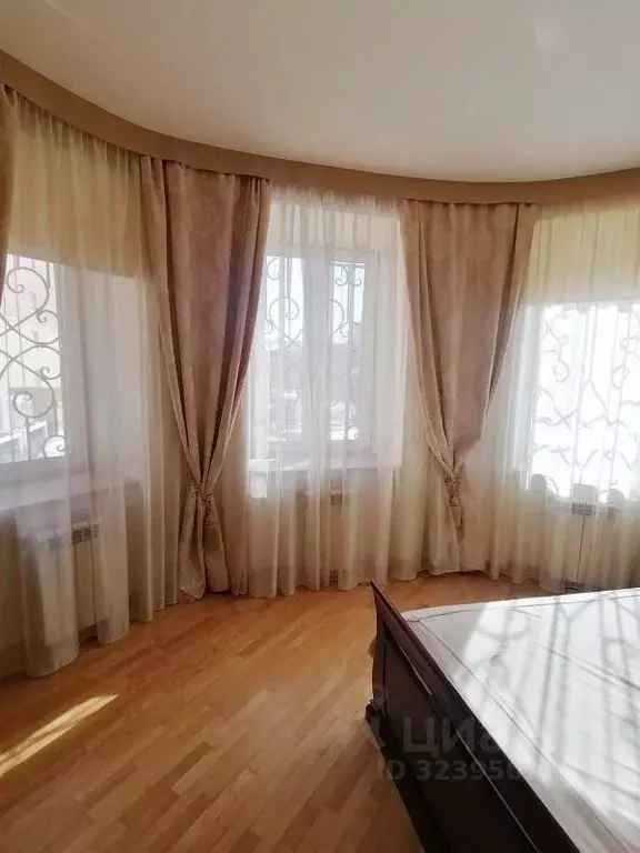 2-к кв. Тюменская область, Тюмень ул. Циолковского, 9 (80.0 м) - Фото 1