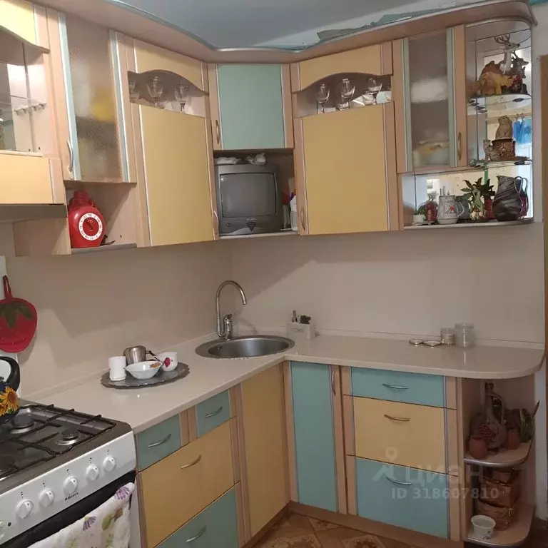 3-к кв. Новгородская область, Великий Новгород ул. Связи, 3 (58.0 м) - Фото 0