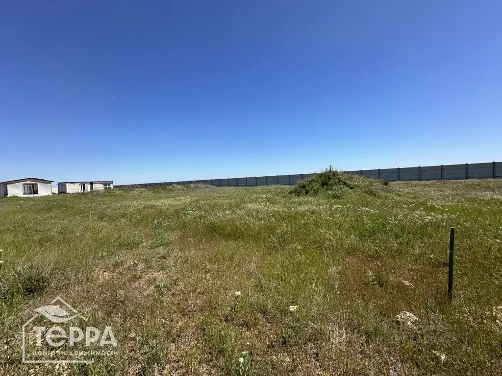 Участок в Крым, Сакский район, с. Молочное ул. Пионерская (6.0 сот.) - Фото 1