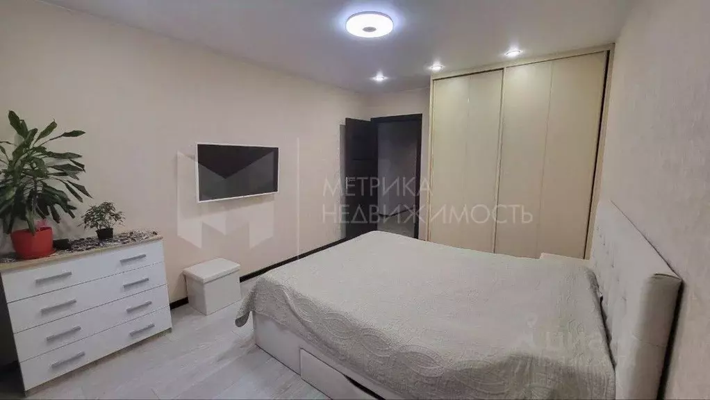 2-к кв. Тюменская область, Тюмень ул. Избышева, 8 (64.9 м) - Фото 1