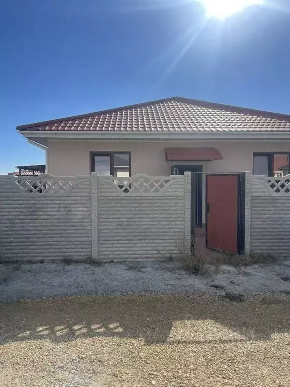 Дом в Крым, Сакский район, с. Уютное  (96 м) - Фото 1