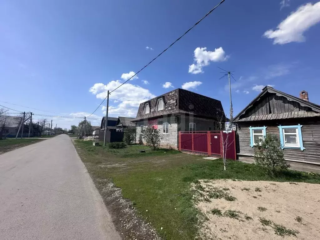 Дом в Саратовская область, Энгельсский район, Красноярское ... - Фото 0