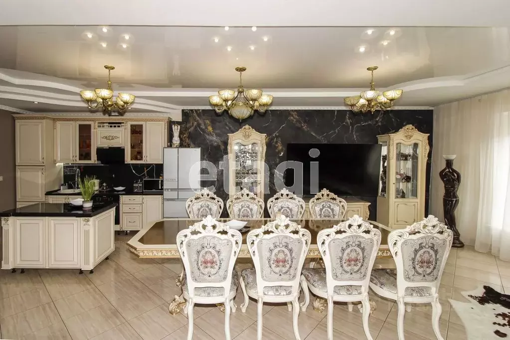 Дом в Тюменская область, Тюмень ул. Зеркальная, 22к4 (240 м) - Фото 1