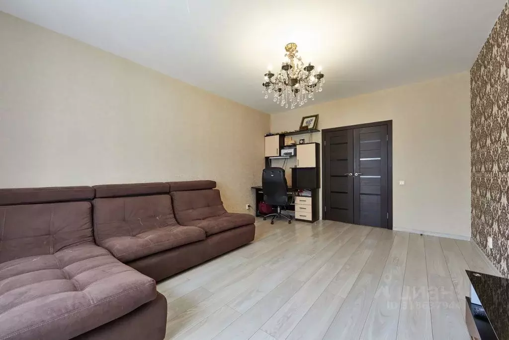 3-к кв. Челябинская область, Челябинск ул. Братьев Кашириных, 78А ... - Фото 1