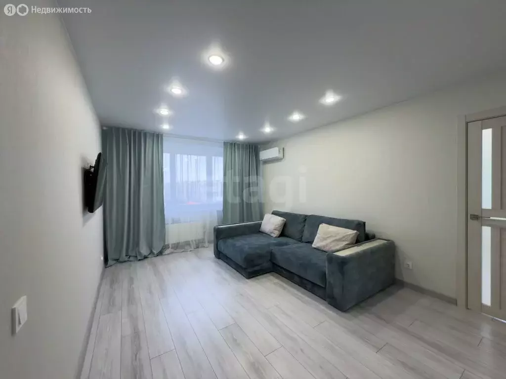 2-комнатная квартира: Тюмень, улица Федюнинского, 56 (57 м) - Фото 2