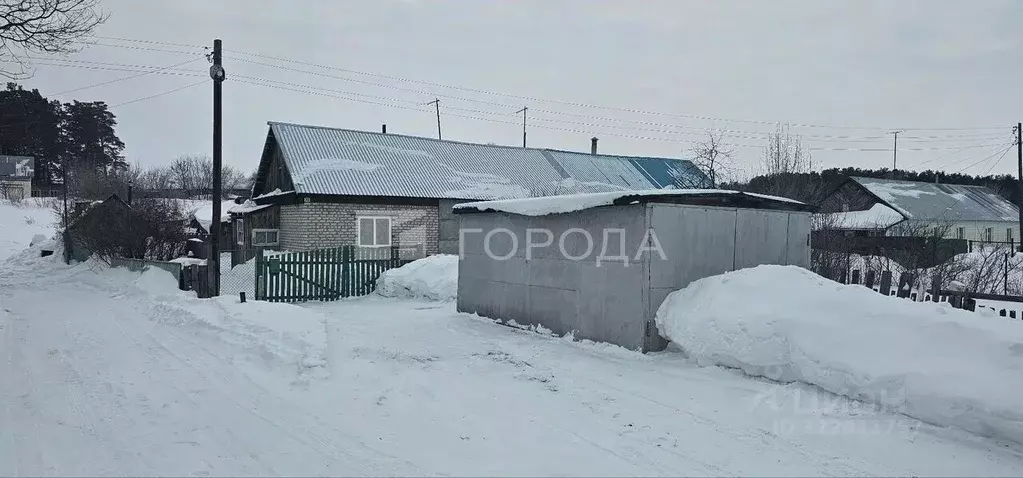 Дом в Алтайский край, Калманский район, с. Зимари Центральная ул., 72 ... - Фото 0