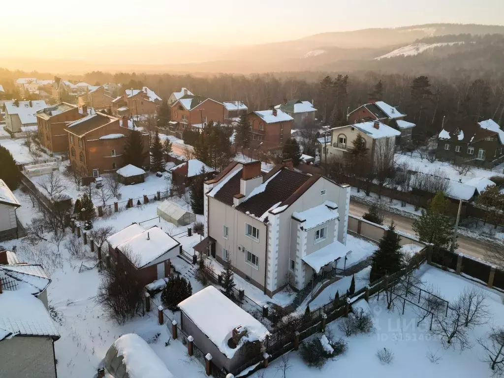 Коттедж в Красноярский край, Красноярск Воскресная ул., 21 (350 м) - Фото 1
