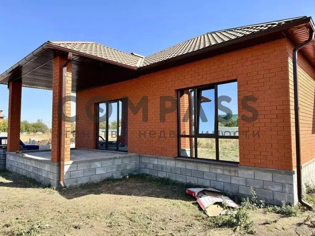 Дом в Белгородская область, Корочанский район, Мелиховское с/пос, с. ... - Фото 1