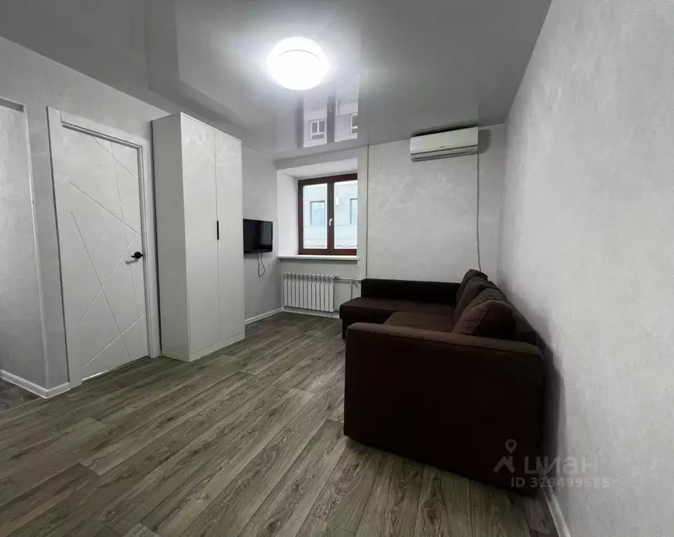 2-к кв. Саха (Якутия), Якутск ул. Хабарова, 9 (30.0 м) - Фото 0