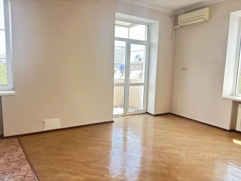 3-к кв. Волгоградская область, Волгоград ул. В.И. Ленина, 25 (68.8 м) - Фото 0