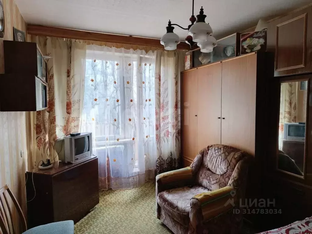 2-к кв. Псковская область, Остров ул. ДОС, 18 (47.1 м) - Фото 1