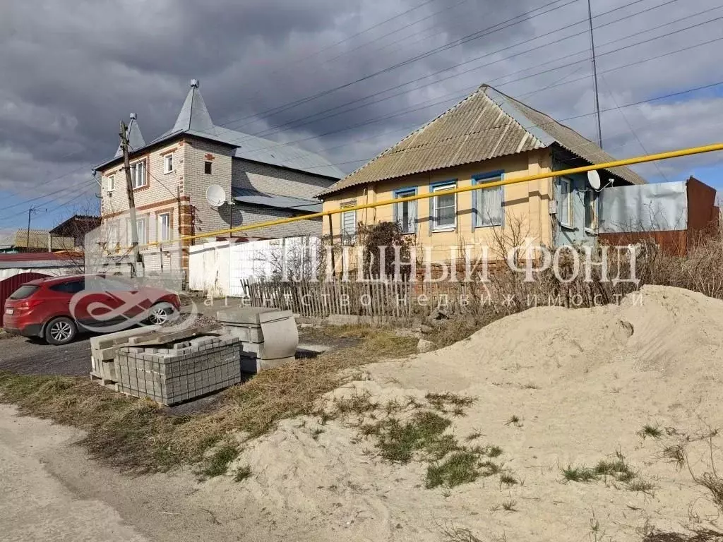 Дом в Курская область, Октябрьский район, Большедолженковский ... - Фото 1