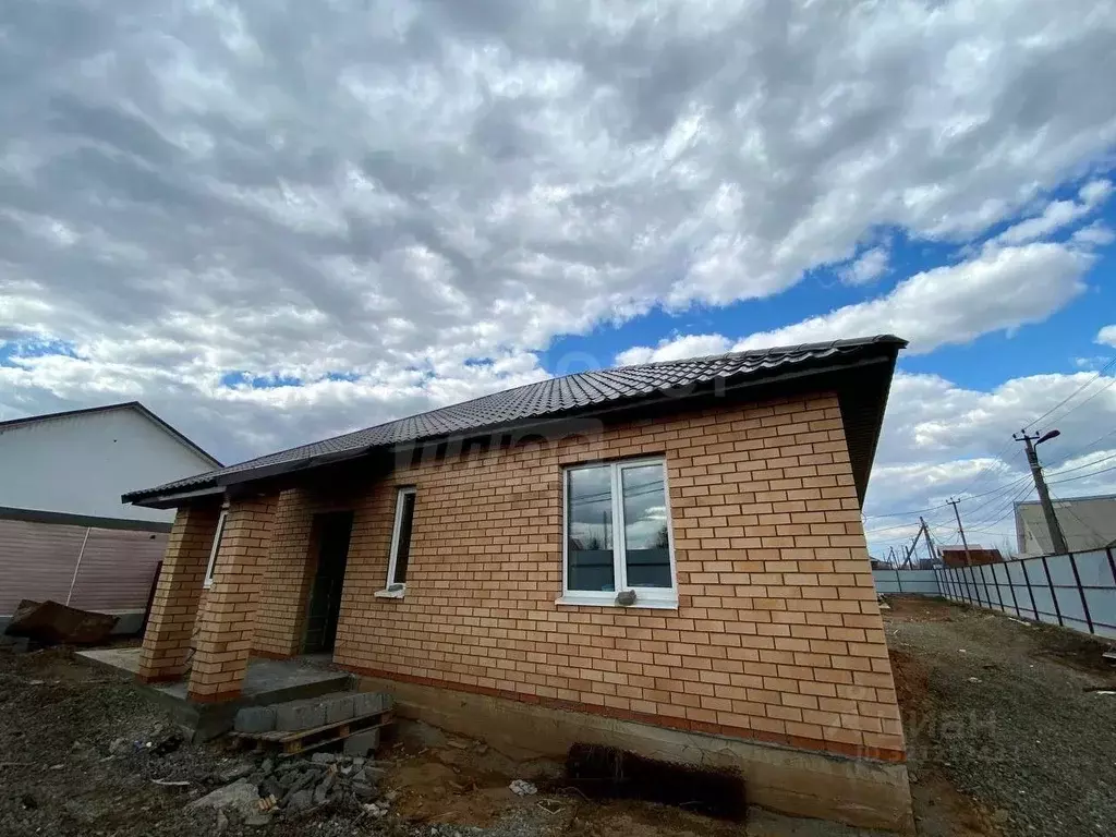 Дом в Оренбургская область, Оренбургский район, Нежинский сельсовет, ... - Фото 1