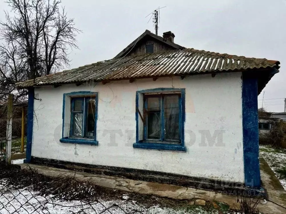 Дом в Крым, Сакский район, Охотниковское с/пос, с. Орлянка ул. ... - Фото 1