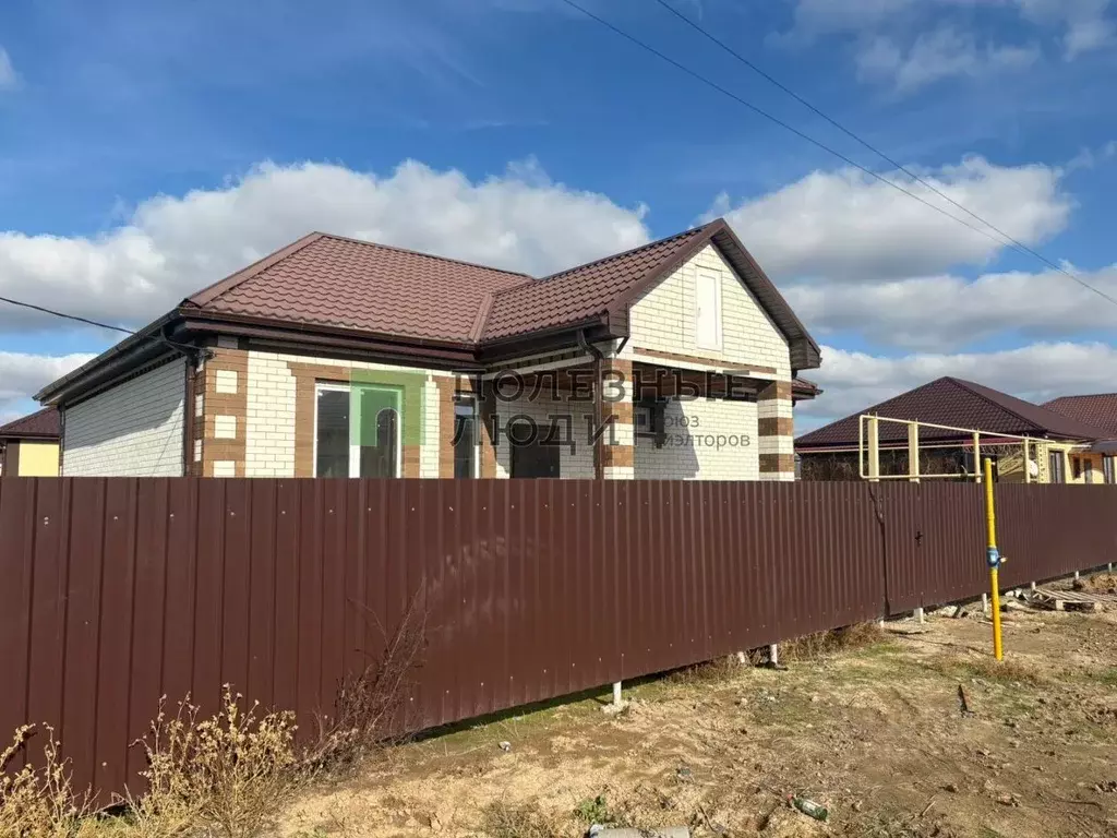 Дом в Астраханская область, Приволжский район, пос. Новоначаловский ... - Фото 1