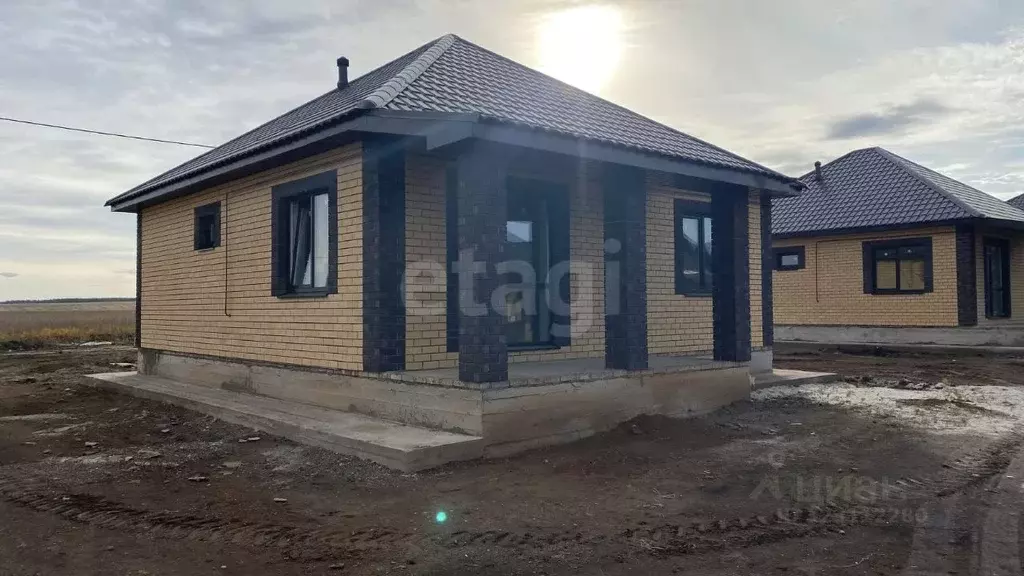 Дом в Оренбургская область, Оренбургский район, с. Благословенка ул. ... - Фото 1