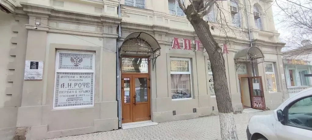 Торговая площадь в Крым, Евпатория ул. Караева, 4 (322 м) - Фото 1