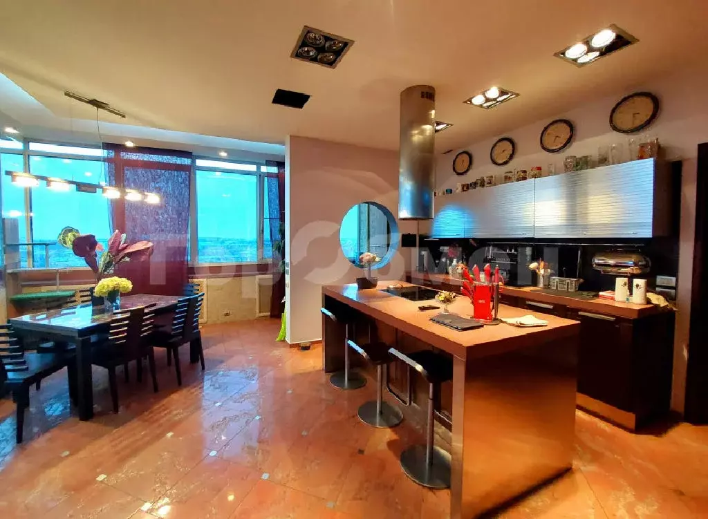 Продается 3-комнатная квартира - Фото 1