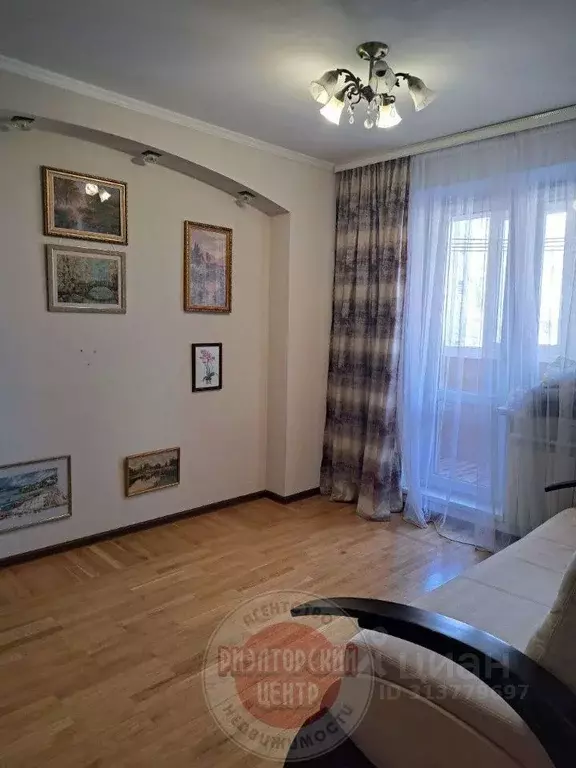 3-к кв. Белгородская область, Белгород ул. Щорса, 45а (70.7 м) - Фото 0