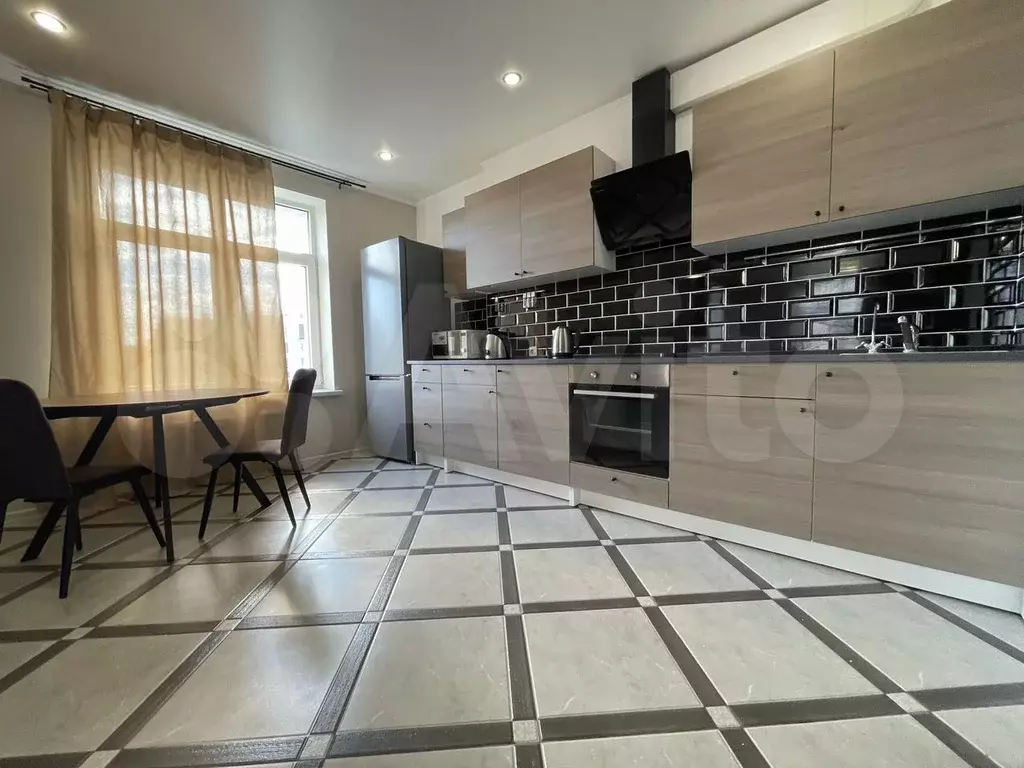 2-к. квартира, 70 м, 8/10 эт. - Фото 0