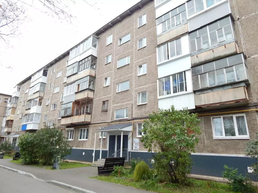 3-комнатная квартира: Нижний Тагил, улица Ермака, 51 (58.2 м) - Фото 0