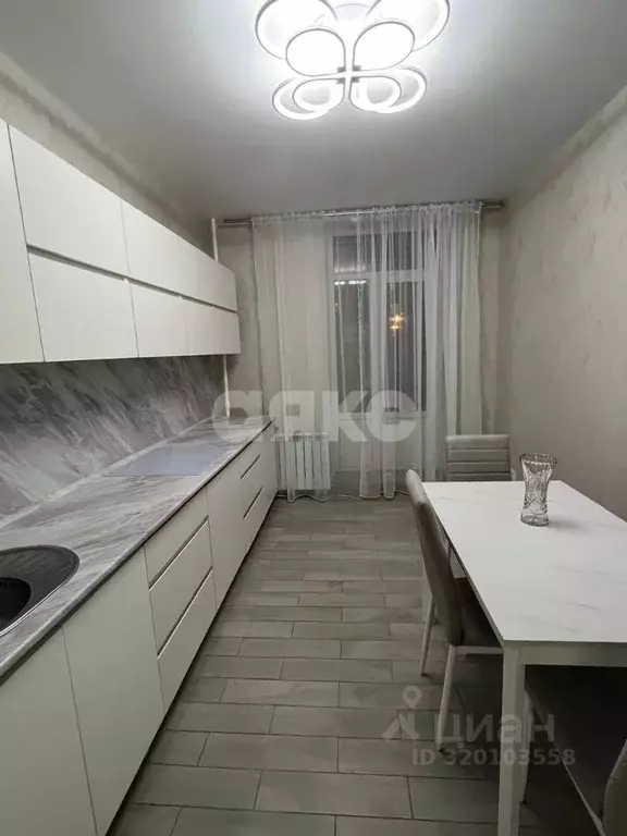 3-к кв. Волгоградская область, Волгоград ул. Маршала Воронова, 14 ... - Фото 0