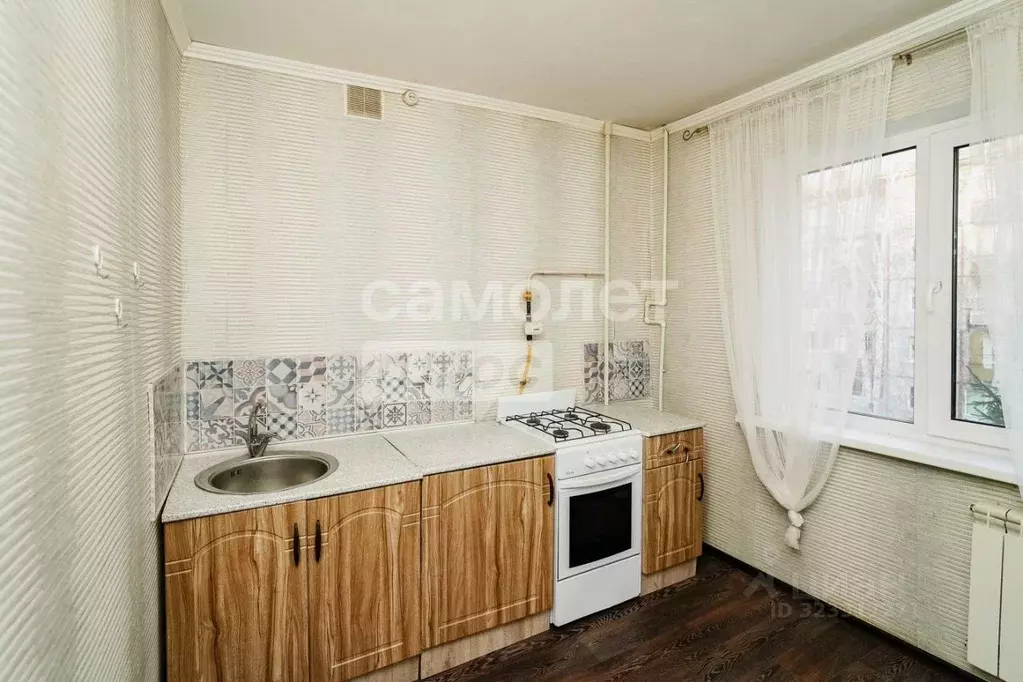 1-к кв. Омская область, Омск Заозерный мкр, ул. Бородина, 8/3 (37.5 м) - Фото 1