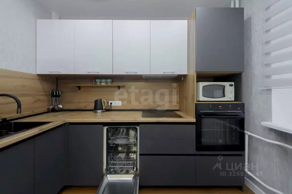 3-к кв. Тюменская область, Тюмень ул. Евгения Богдановича, 11/3 (86.3 ... - Фото 1