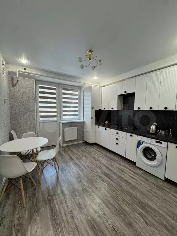 2-к. квартира, 60 м, 8/15 эт. - Фото 0