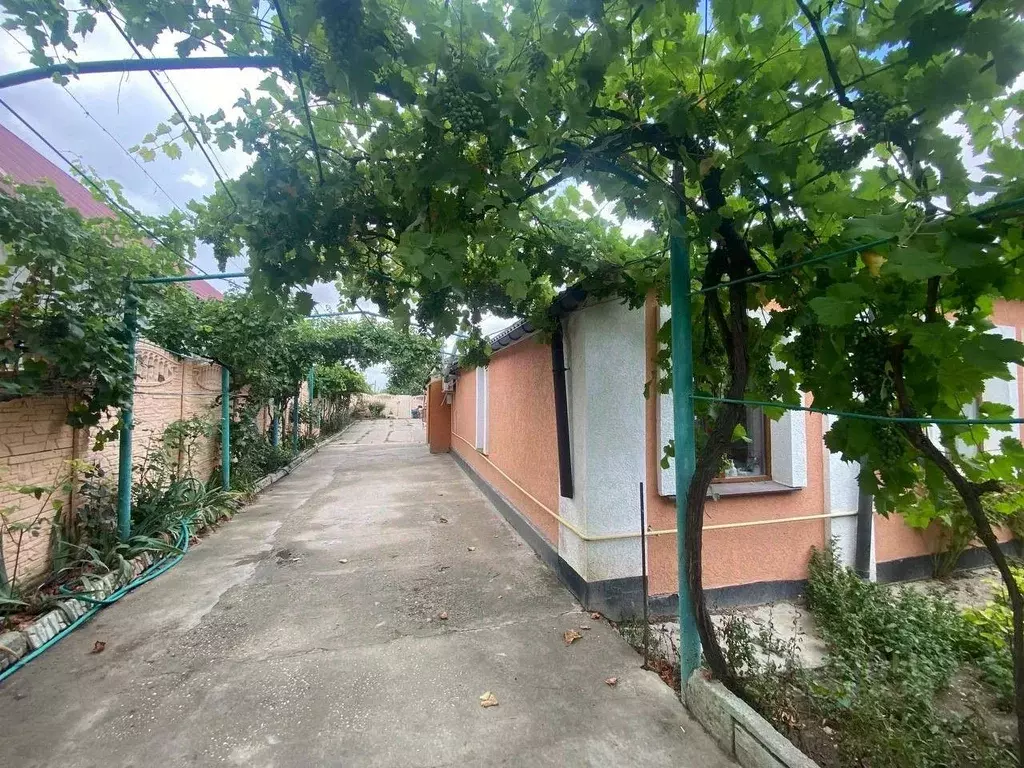 Дом в Крым, Кировский район, с. Журавки ул. Советская, 93 (148 м) - Фото 1