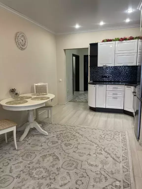 2-к кв. Челябинская область, Челябинск ул. Братьев Кашириных, 131 ... - Фото 1