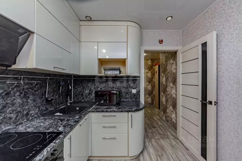 3-к кв. Тюменская область, Тюмень Народная ул., 8 (65.5 м) - Фото 2