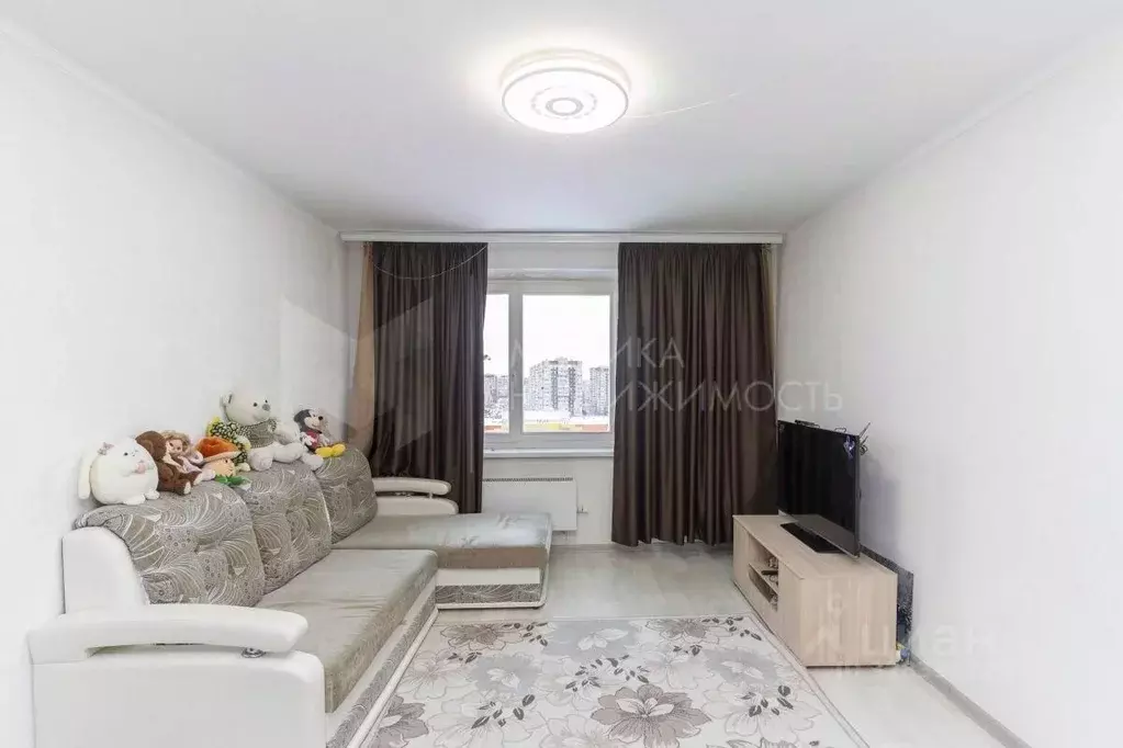 3-к кв. Тюменская область, Тюмень ул. Федюнинского, 60 (92.7 м) - Фото 1