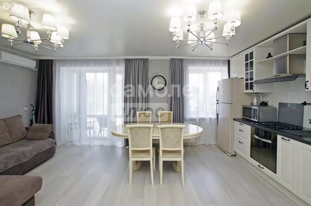 3-комнатная квартира: Омск, улица Герцена, 250 (62 м) - Фото 0