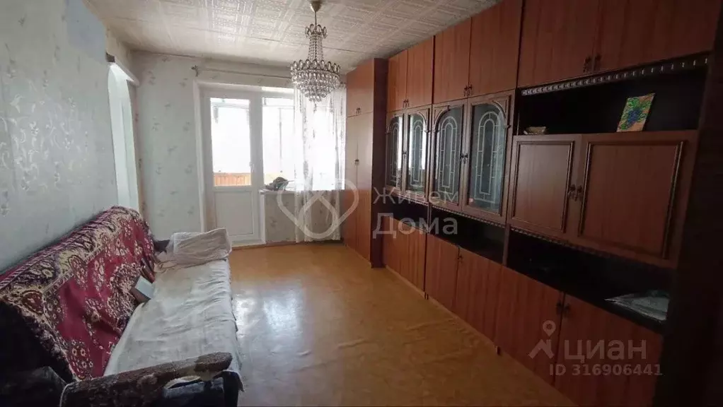 2-к кв. Волгоградская область, Волжский Советская ул., 33 (43.2 м) - Фото 0