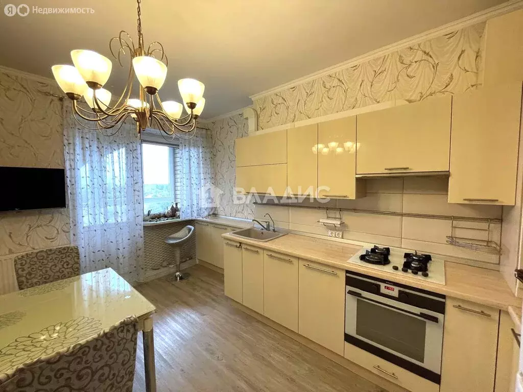 2-комнатная квартира: Пионерский, Комсомольская улица, 58 (61.7 м) - Фото 1