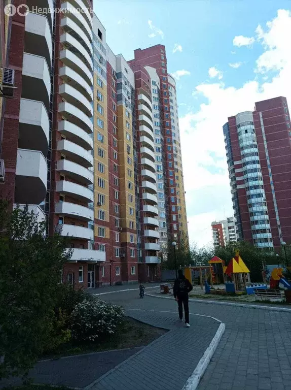 2-комнатная квартира: Екатеринбург, Уральская улица, 75 (70.7 м) - Фото 1