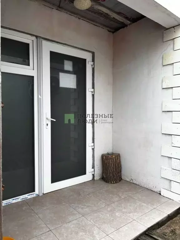 Дом в Крым, Сакский район, с. Уютное ул. Юрия Гагарина, 44А (160 м) - Фото 1
