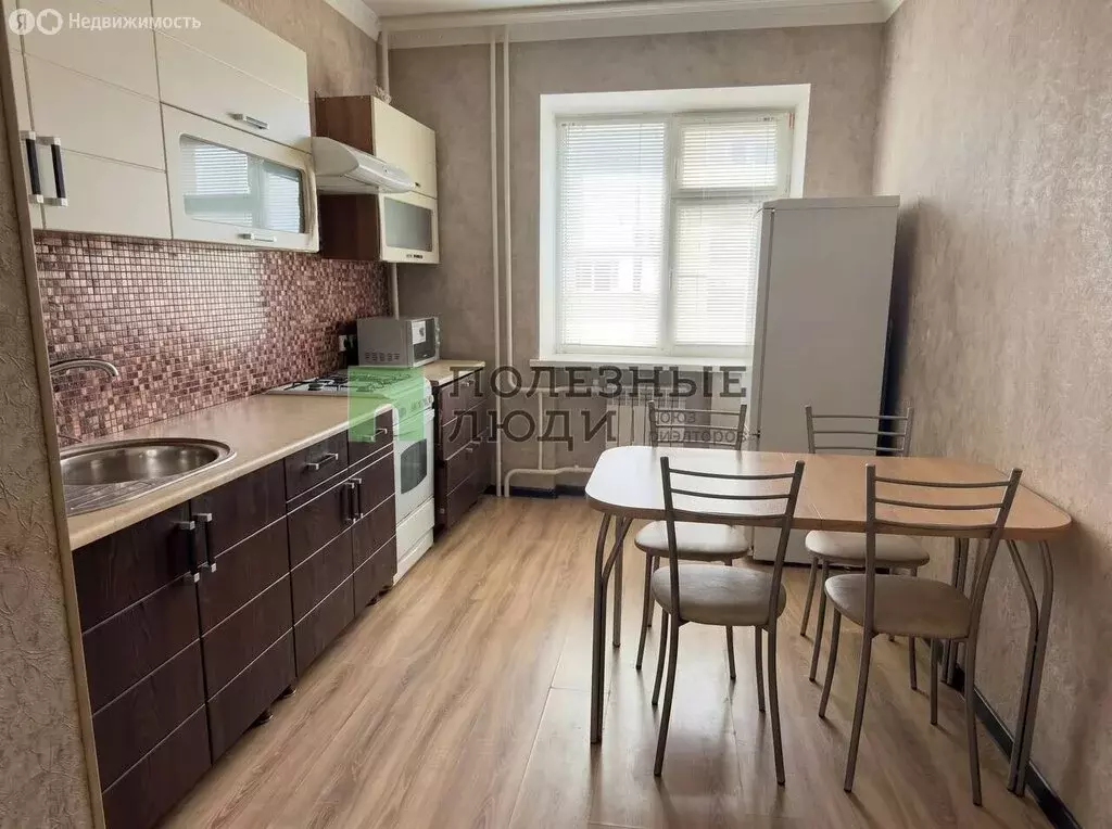 2-комнатная квартира: Астрахань, улица Безжонова, 82 (54.6 м) - Фото 1