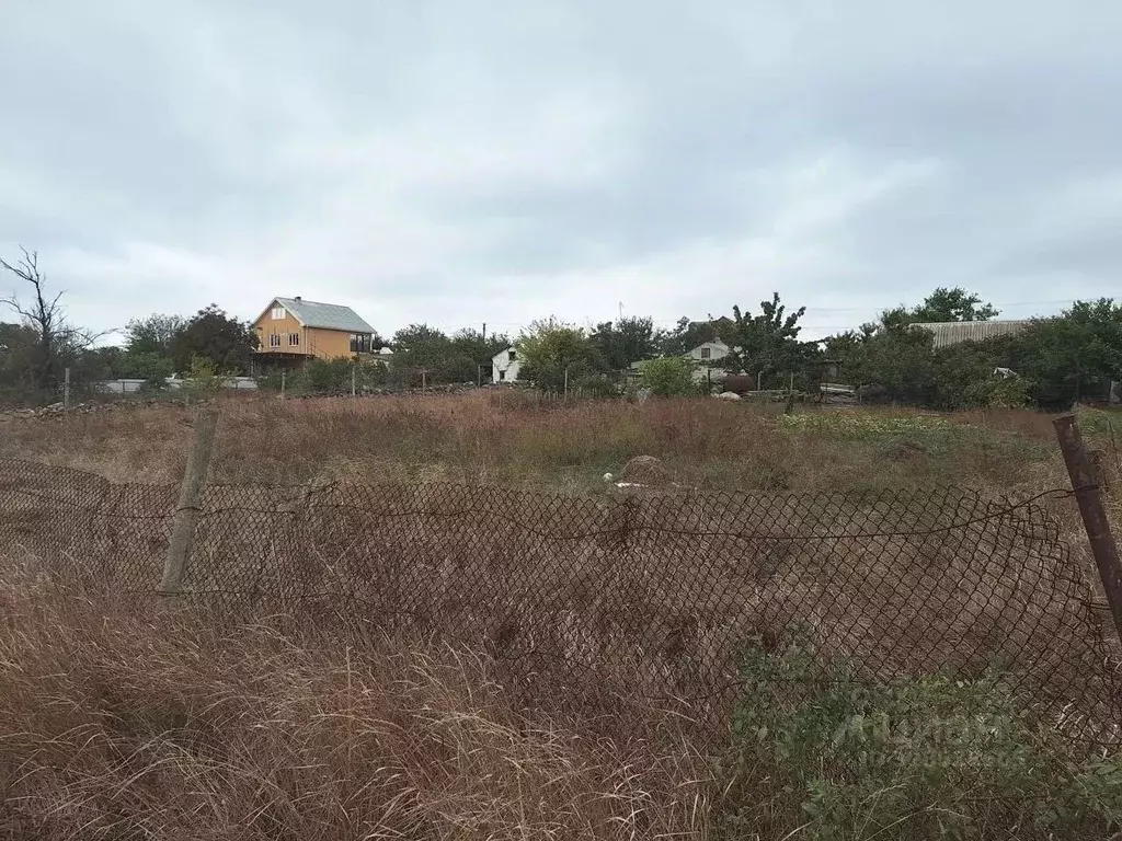 Участок в Крым, Ленинский район, с. Войково ул. Заречная (7.0 сот.) - Фото 1