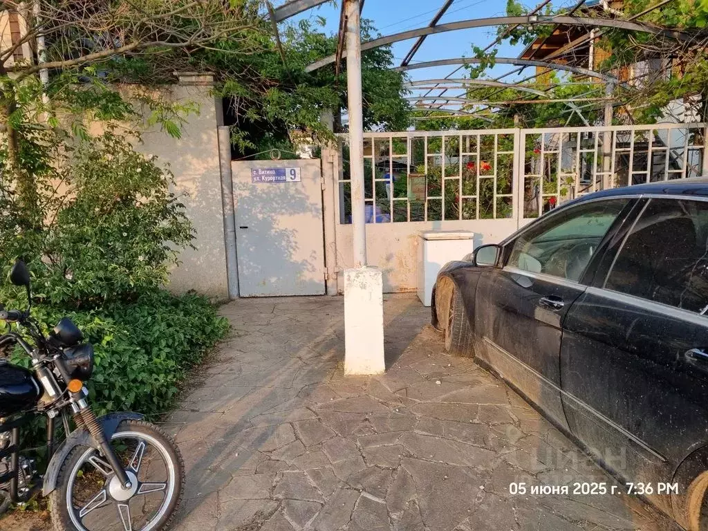 Дом в Крым, Сакский район, Молочненское с/пос, с. Витино ул. ... - Фото 1