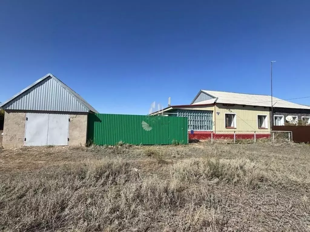 Дом в Саратовская область, Краснокутский район, с. Усатово Молодежная ... - Фото 1