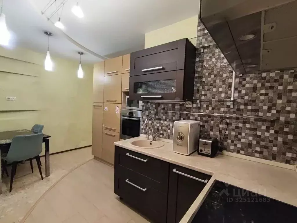 2-к кв. Коми, Сыктывкар Интернациональная ул., 111 (61.5 м) - Фото 1