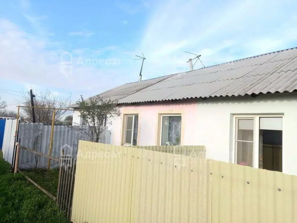 Дом в Волгоградская область, Среднеахтубинский район, Фрунзенское ... - Фото 1