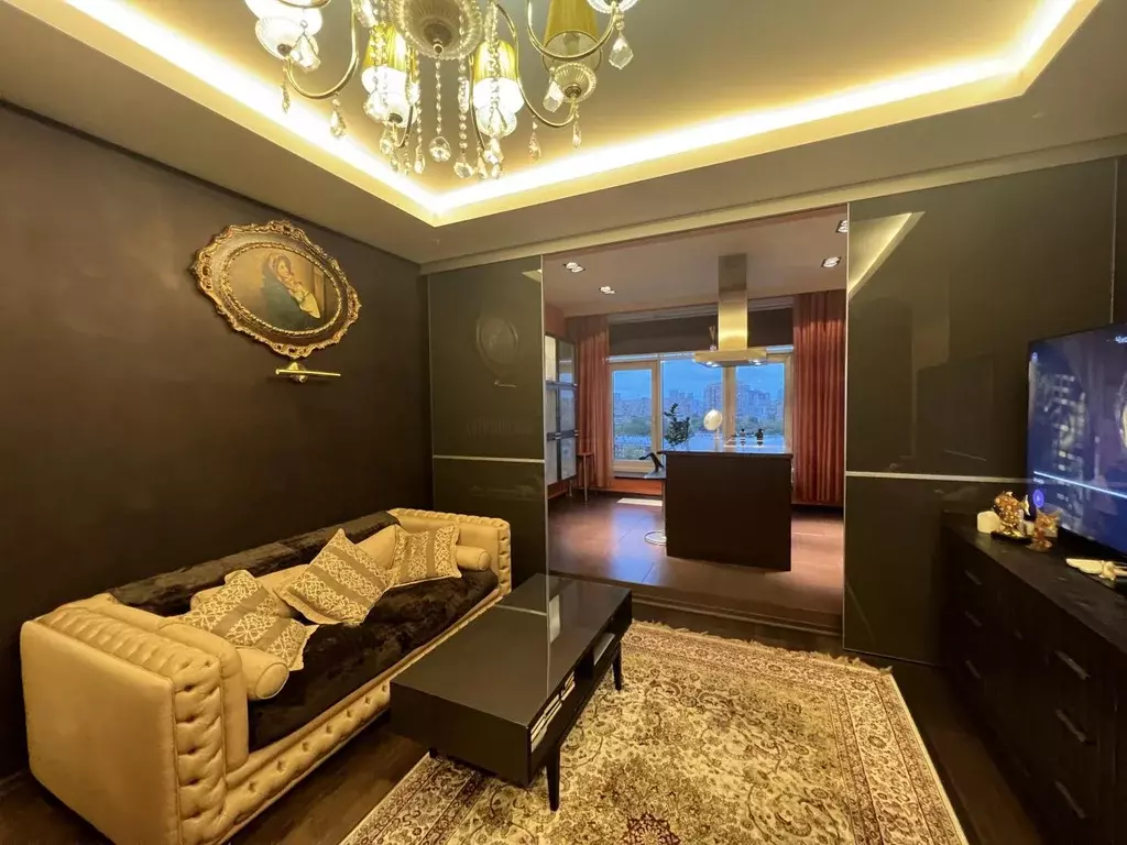 Продается 3-комнатная квартира - Фото 1