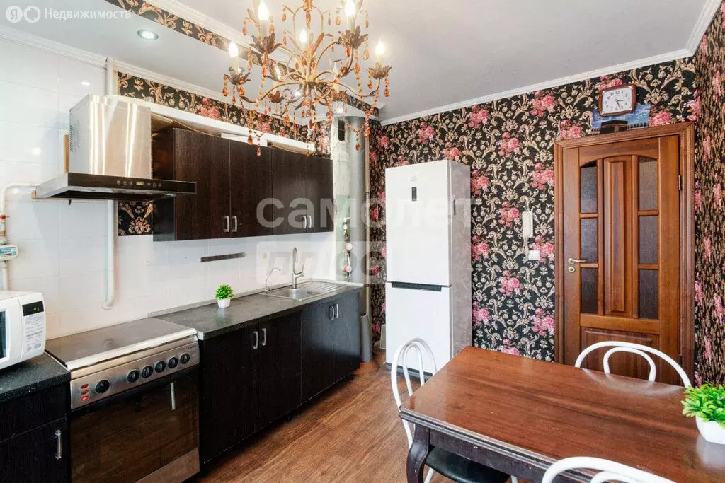 3-комнатная квартира: Омск, улица 70 лет Октября, 10/2 (63 м) - Фото 2