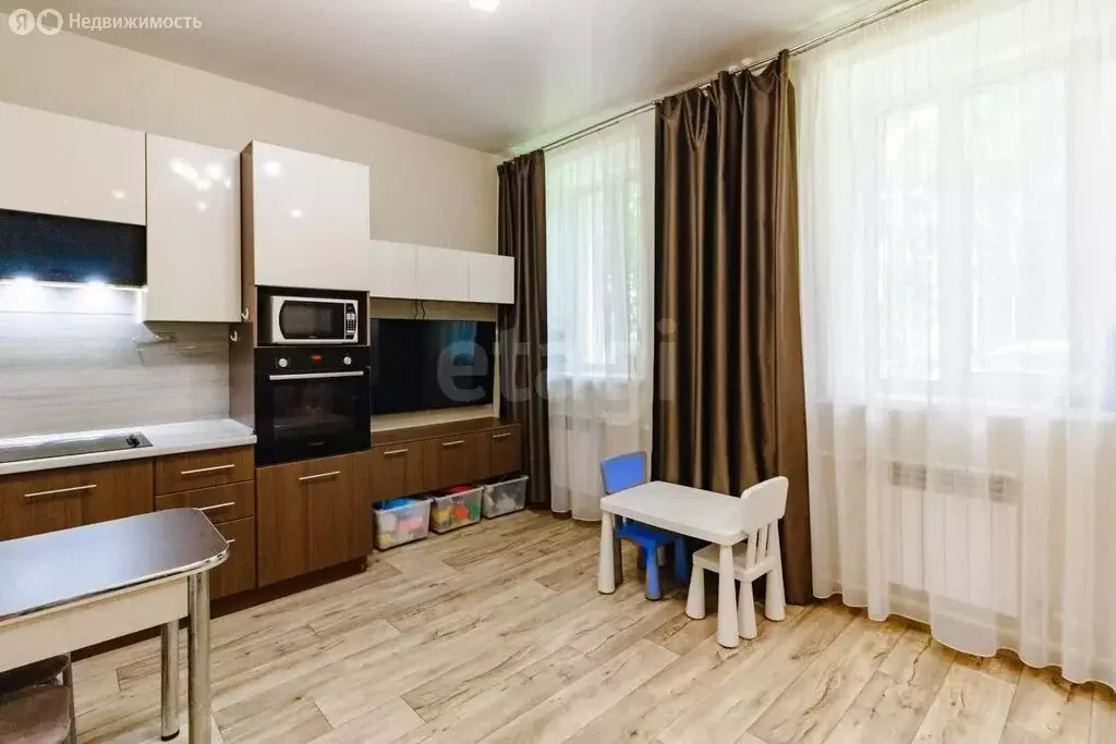 3-комнатная квартира: Комсомольск-на-Амуре, Севастопольская улица, 17 ... - Фото 1