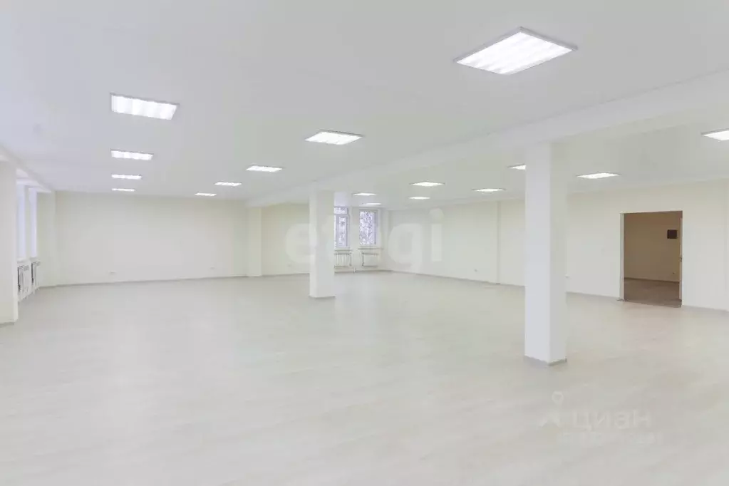 Помещение свободного назначения в Тюменская область, Тюмень ул. 30 лет ... - Фото 1