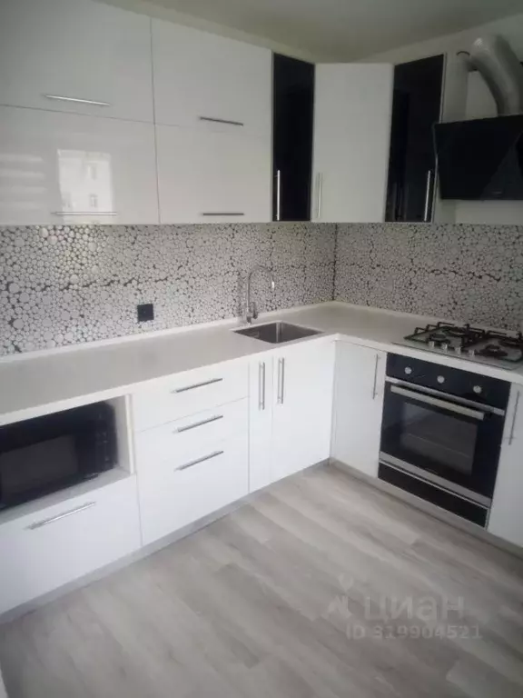 3-к кв. Омская область, Омск просп. Мира, 27 (56.0 м) - Фото 1