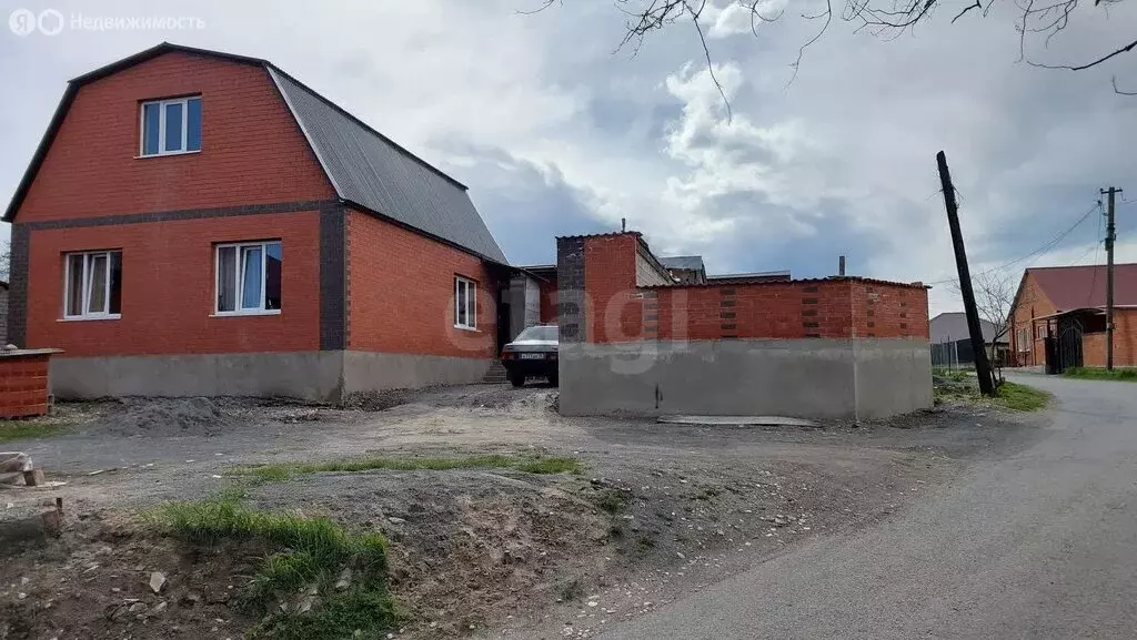 Дом в село Октябрьское, улица Победы (135 м) - Фото 1